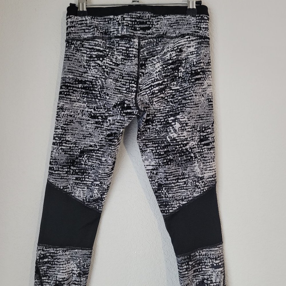 Calvin Klein - Size S - Cropped Leggings